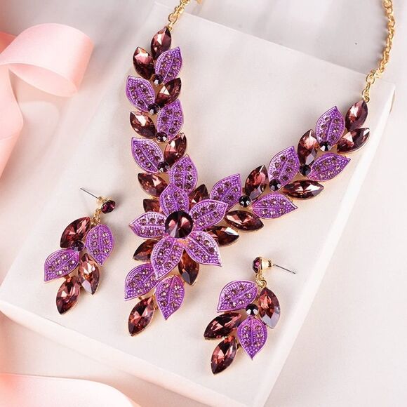 Yellow Gold with Amethyst Crystal Cluster Flower Leaf Necklace and Earrings Set - Picture 4 of 6